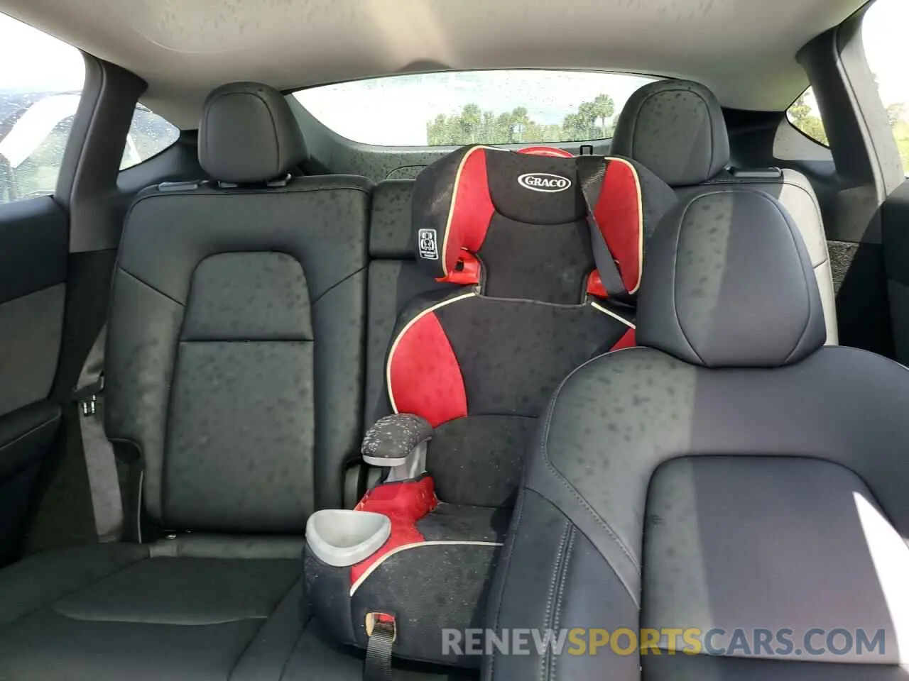 10 Photograph of a damaged car 7SAYGDEE4RA234411 TESLA MODEL Y 2024