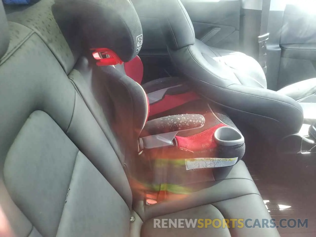 11 Photograph of a damaged car 7SAYGDEE4RA234411 TESLA MODEL Y 2024