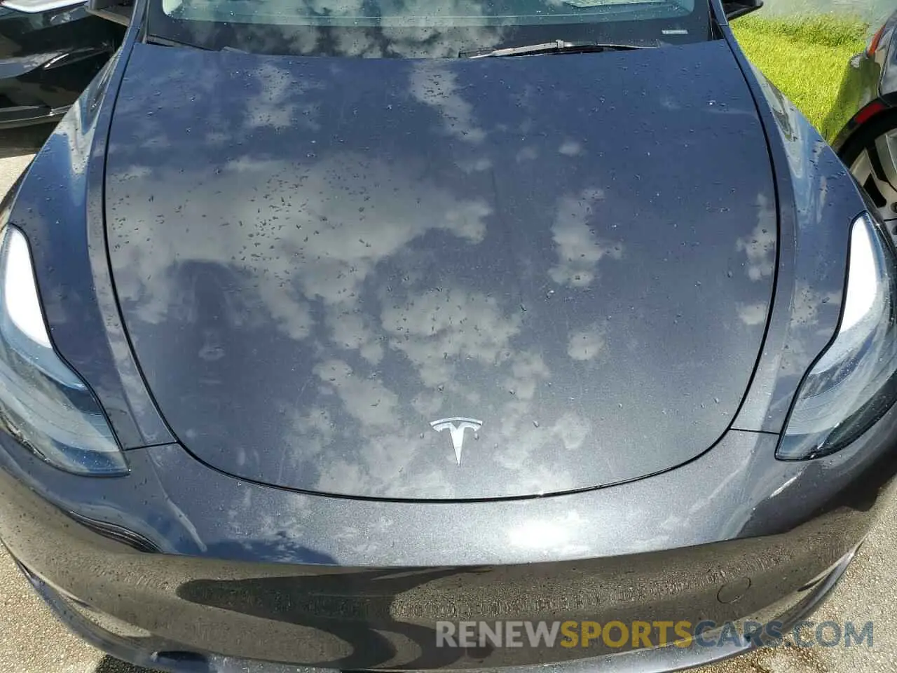 12 Photograph of a damaged car 7SAYGDEE4RA234411 TESLA MODEL Y 2024