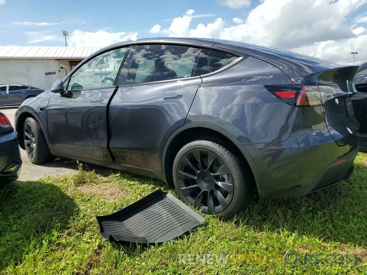 2 Photograph of a damaged car 7SAYGDEE4RA234411 TESLA MODEL Y 2024