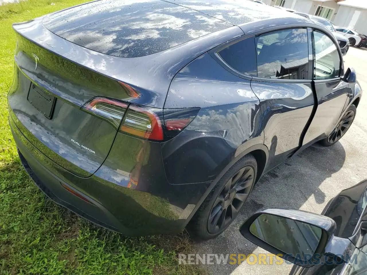 3 Photograph of a damaged car 7SAYGDEE4RA234411 TESLA MODEL Y 2024