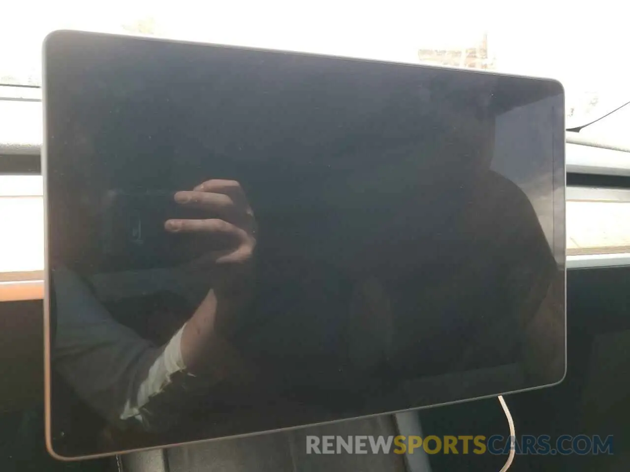 9 Photograph of a damaged car 7SAYGDEE4RA234411 TESLA MODEL Y 2024