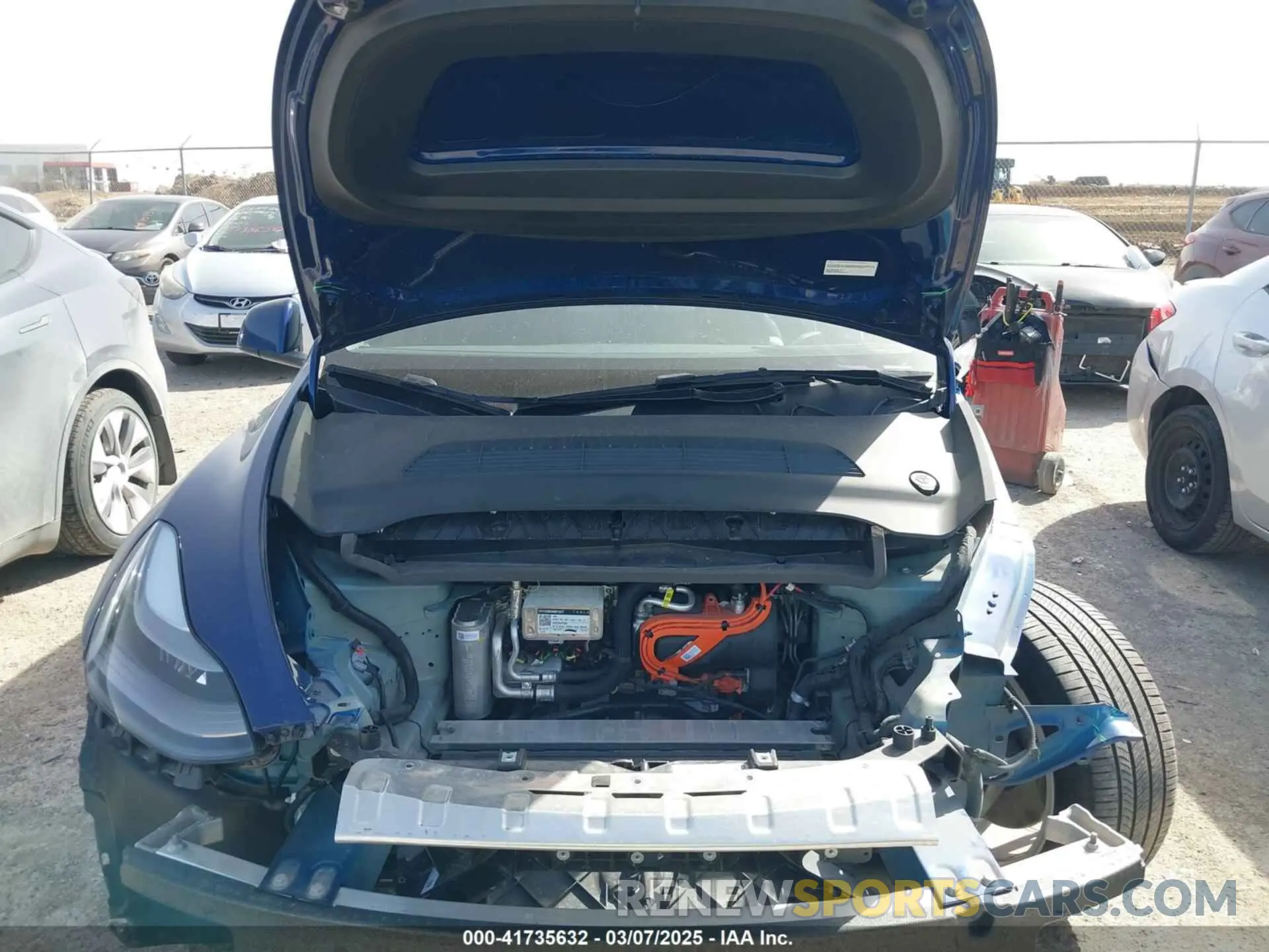 10 Photograph of a damaged car 7SAYGDEE4RA247417 TESLA MODEL Y 2024