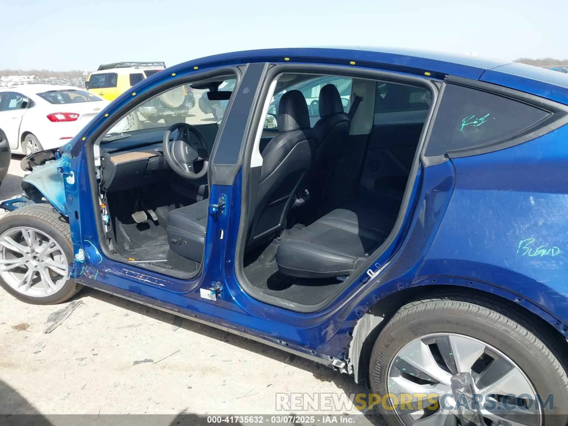 14 Photograph of a damaged car 7SAYGDEE4RA247417 TESLA MODEL Y 2024