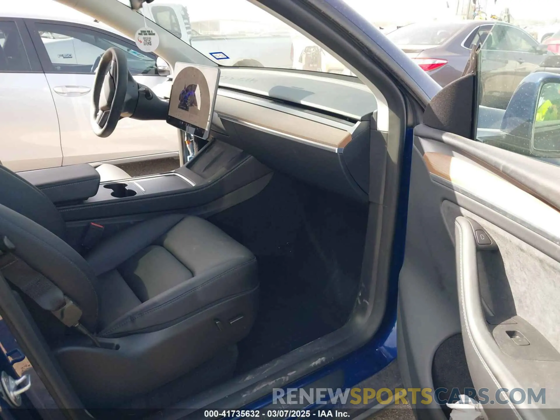 5 Photograph of a damaged car 7SAYGDEE4RA247417 TESLA MODEL Y 2024