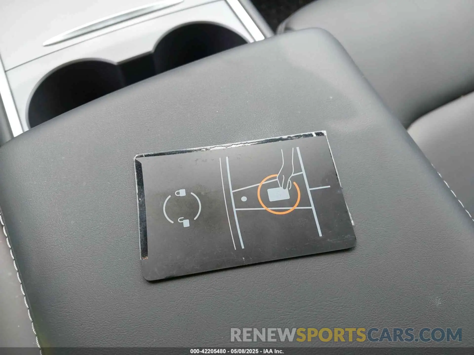 11 Photograph of a damaged car 7SAYGDEE4RA247532 TESLA MODEL Y 2024