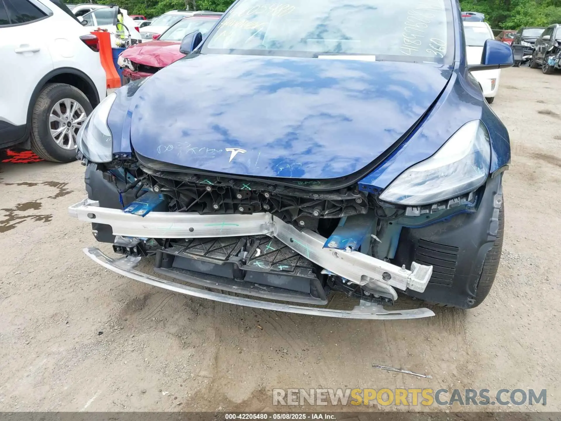 17 Photograph of a damaged car 7SAYGDEE4RA247532 TESLA MODEL Y 2024