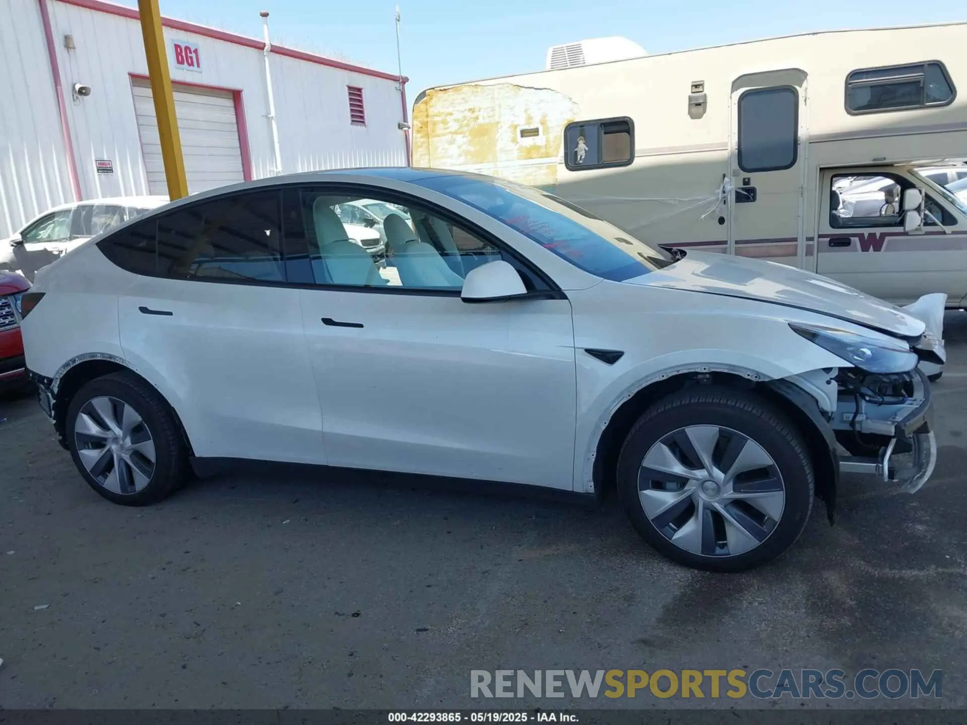 13 Photograph of a damaged car 7SAYGDEE4RA258384 TESLA MODEL Y 2024