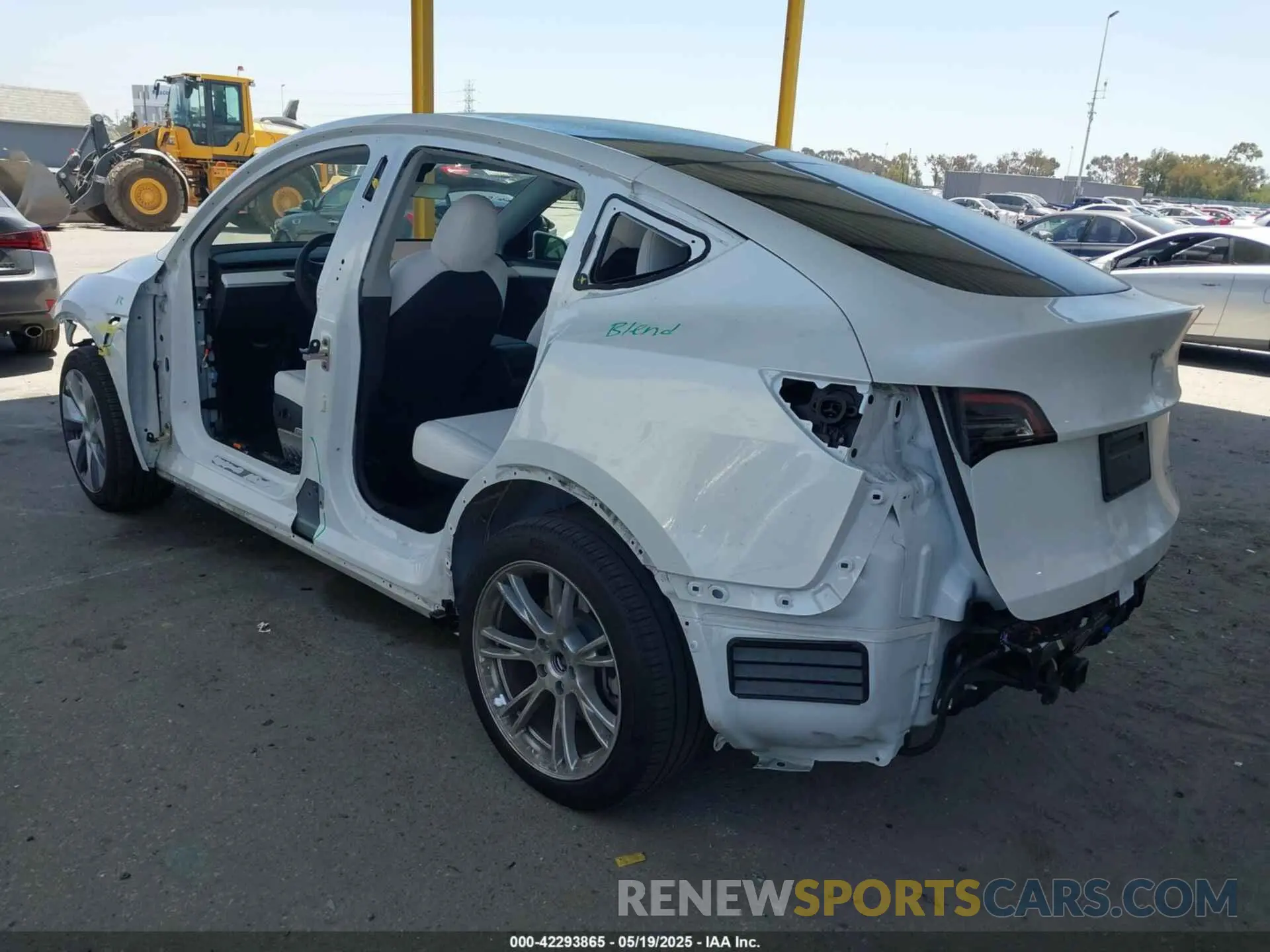 3 Photograph of a damaged car 7SAYGDEE4RA258384 TESLA MODEL Y 2024