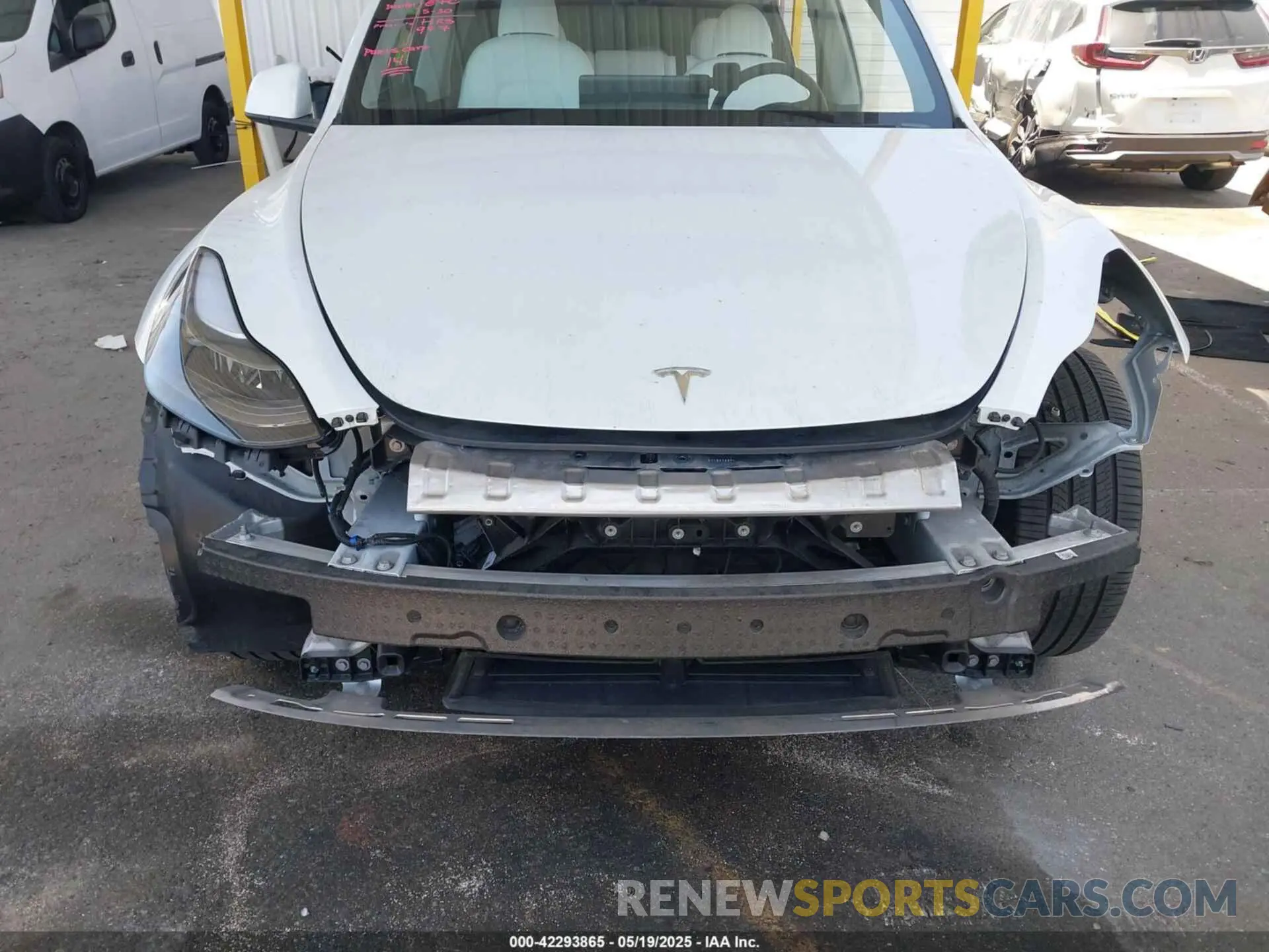 6 Photograph of a damaged car 7SAYGDEE4RA258384 TESLA MODEL Y 2024