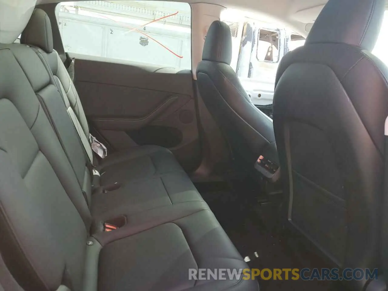 10 Photograph of a damaged car 7SAYGDEE4RA259034 TESLA MODEL Y 2024