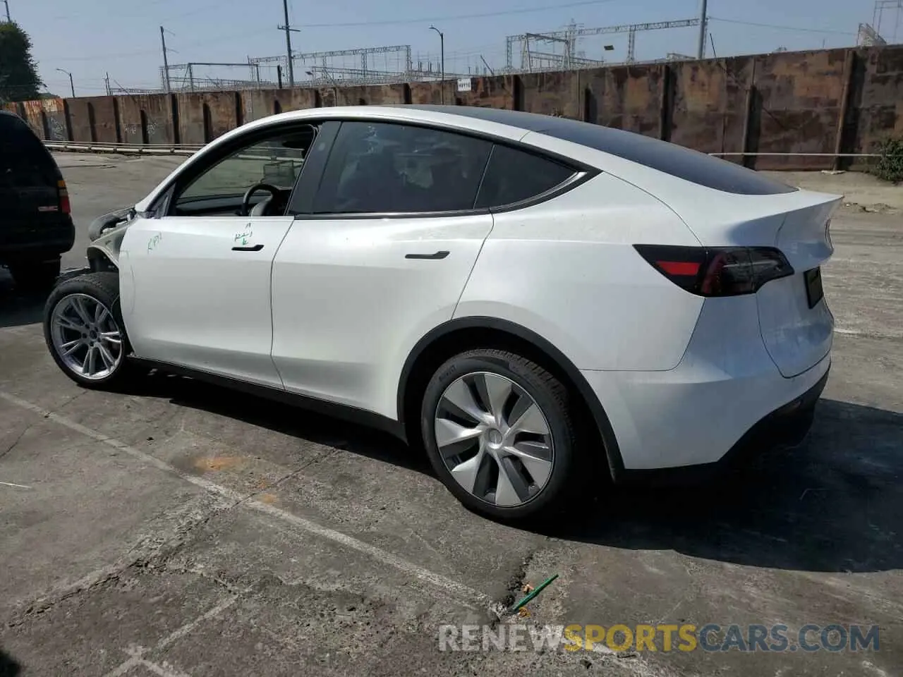 2 Photograph of a damaged car 7SAYGDEE4RA259034 TESLA MODEL Y 2024