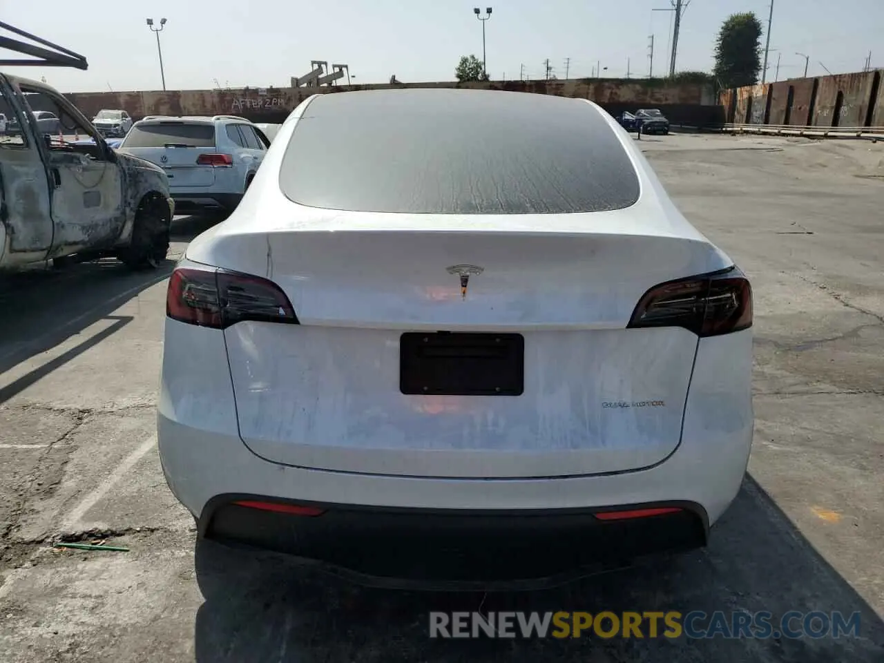 6 Photograph of a damaged car 7SAYGDEE4RA259034 TESLA MODEL Y 2024