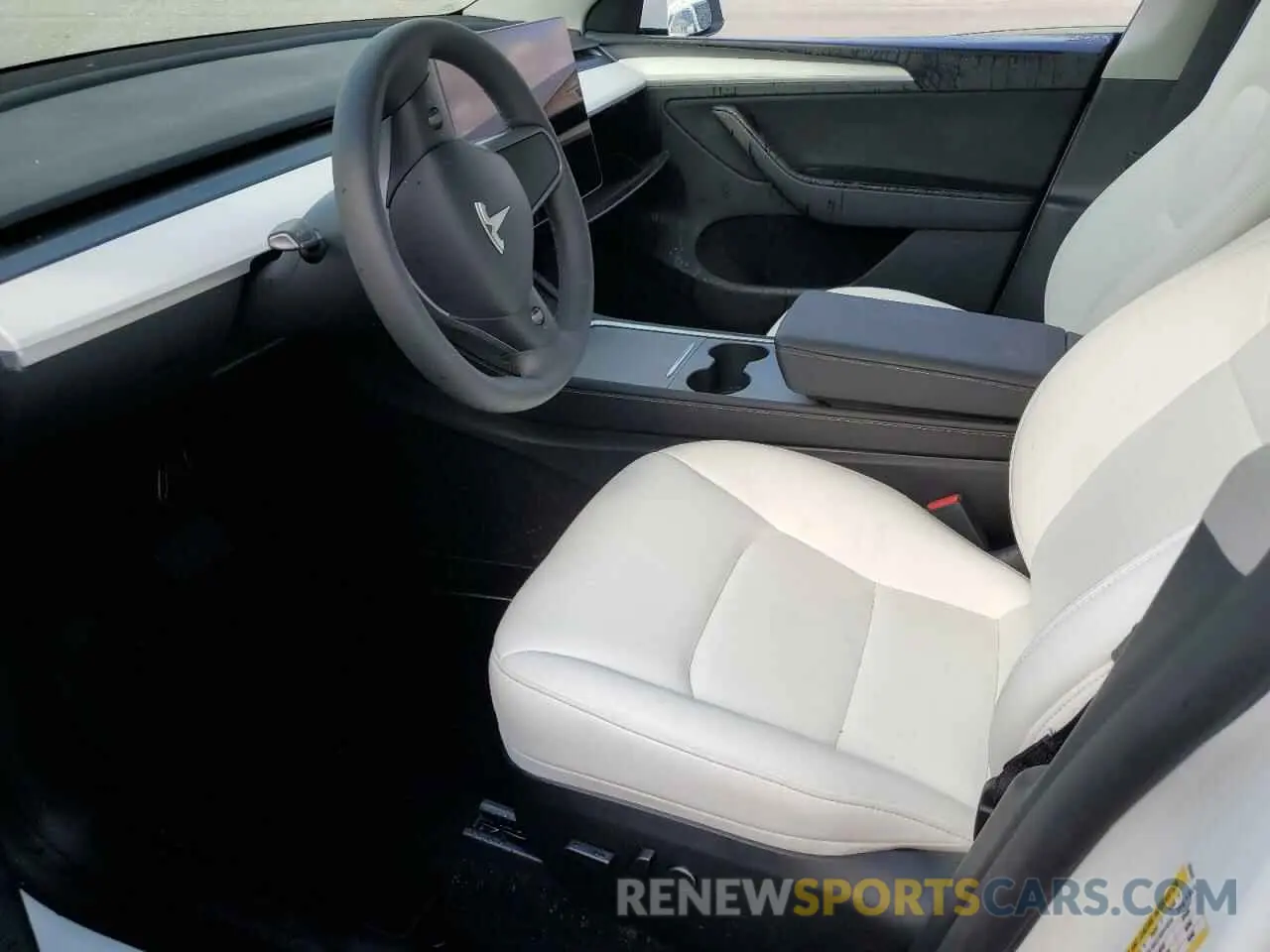 7 Photograph of a damaged car 7SAYGDEE4RA261012 TESLA MODEL Y 2024