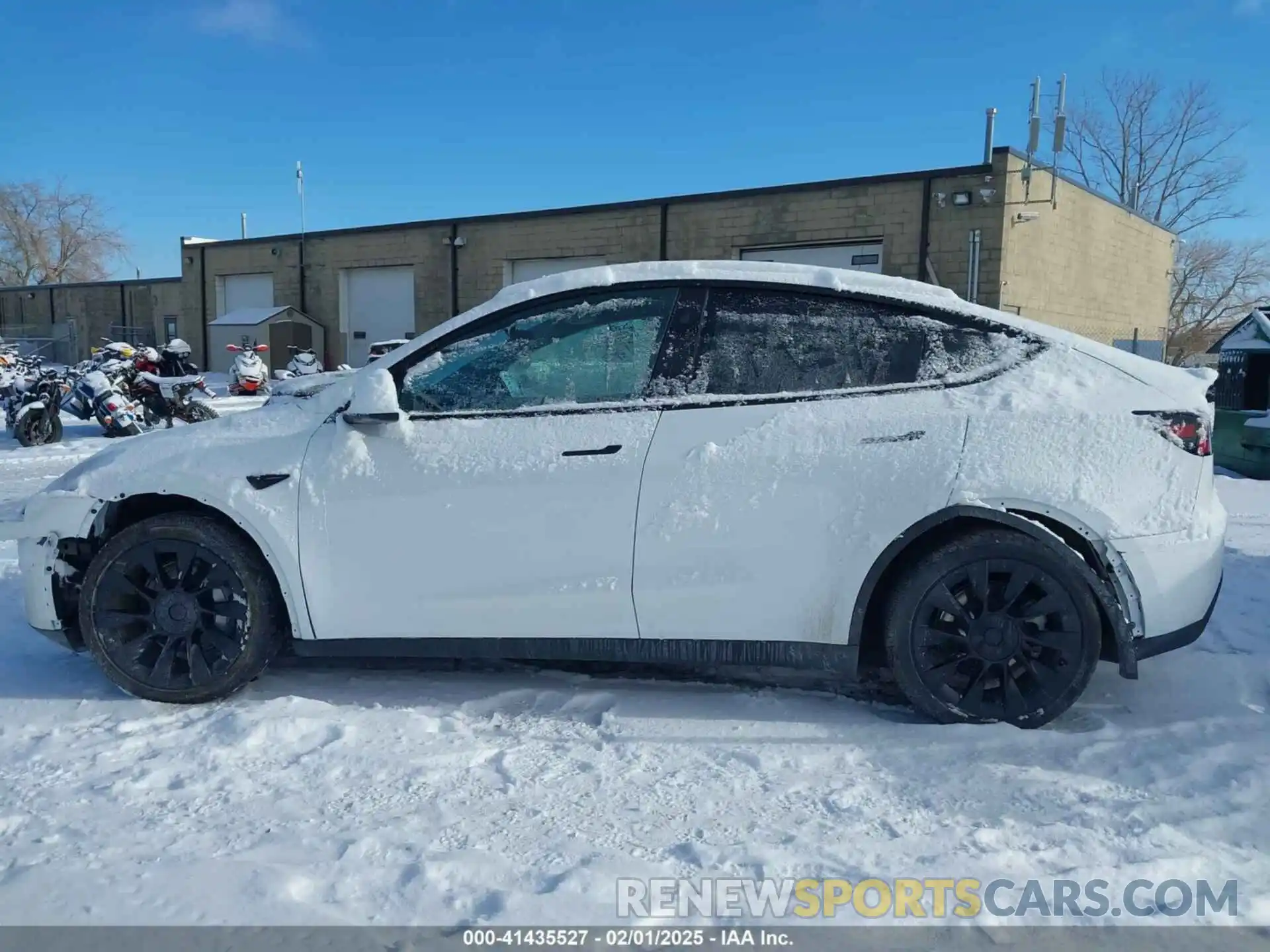 14 Photograph of a damaged car 7SAYGDEE4RA261057 TESLA MODEL Y 2024