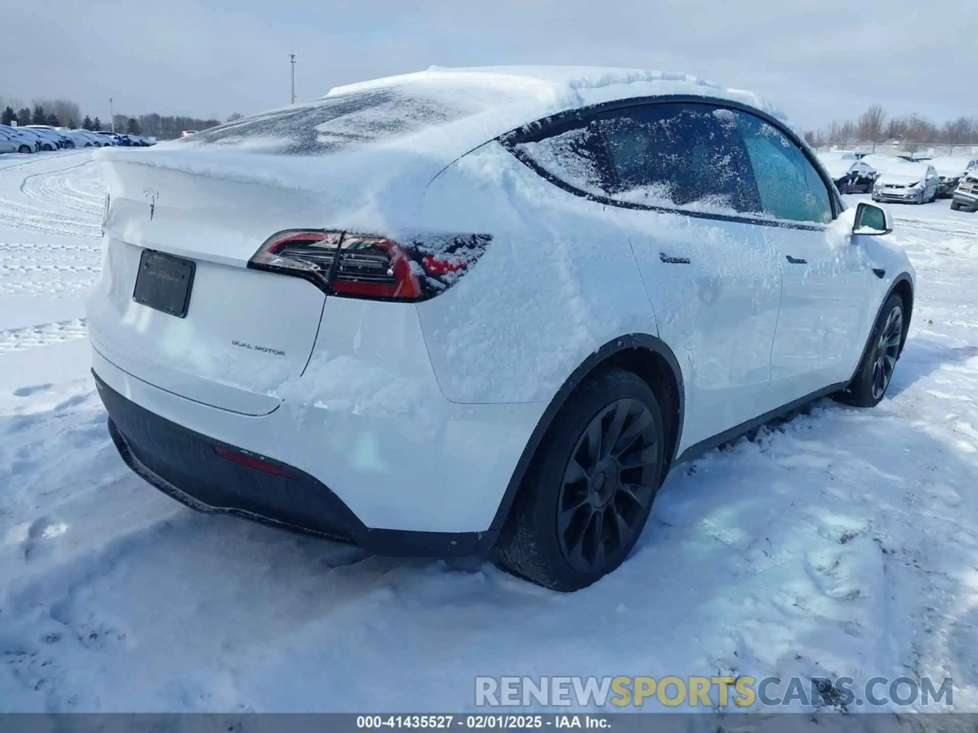 4 Photograph of a damaged car 7SAYGDEE4RA261057 TESLA MODEL Y 2024