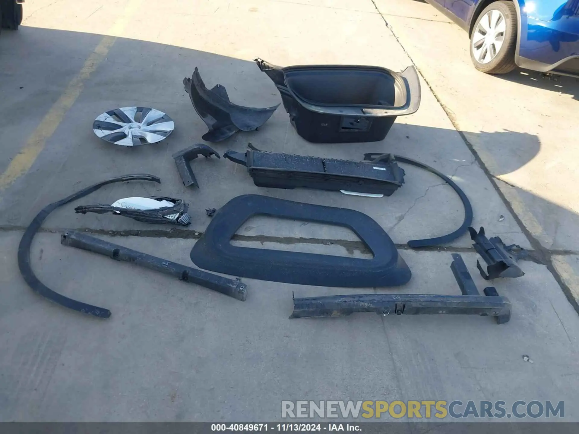 12 Photograph of a damaged car 7SAYGDEE4RA278182 TESLA MODEL Y 2024