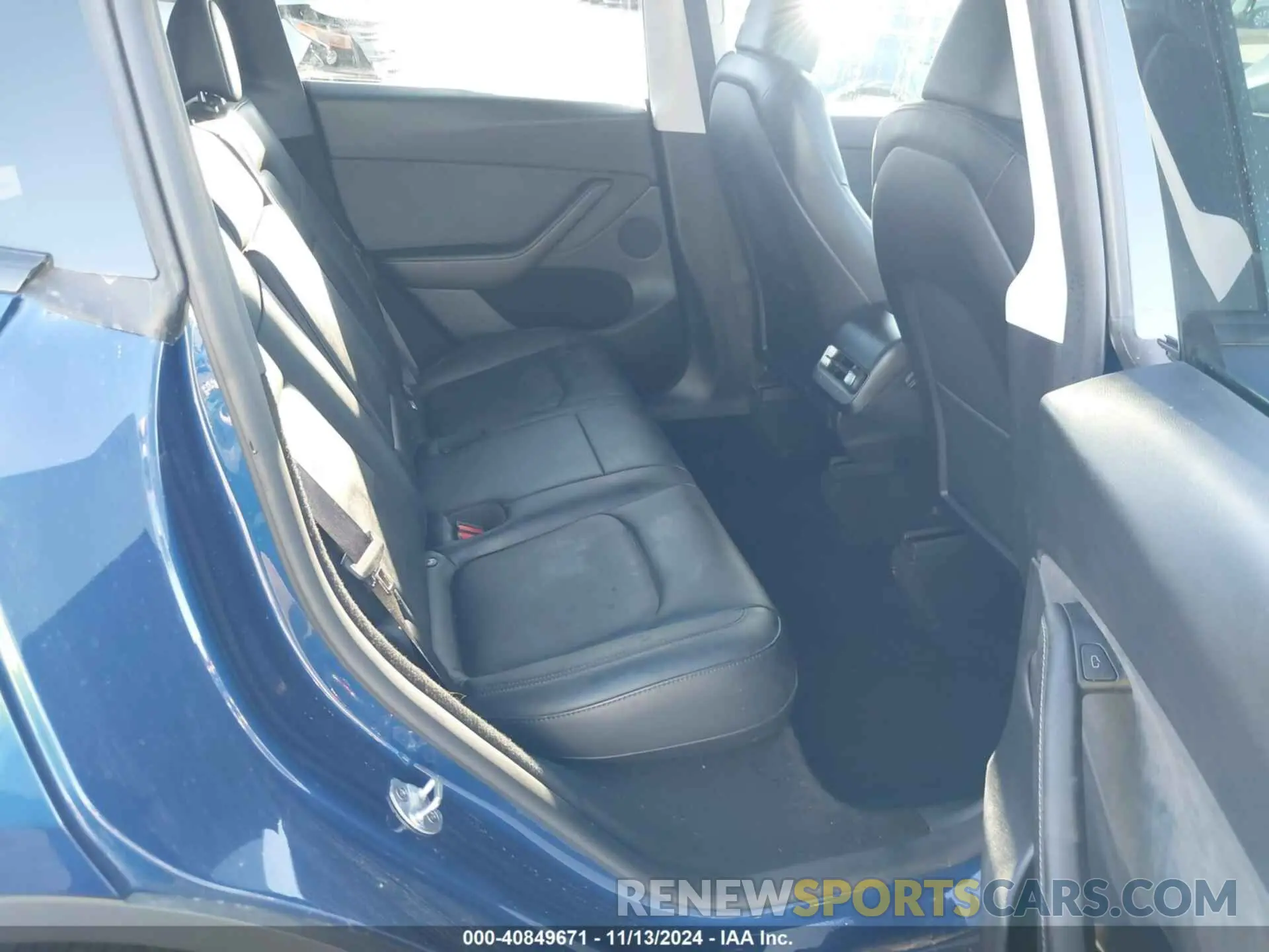8 Photograph of a damaged car 7SAYGDEE4RA278182 TESLA MODEL Y 2024