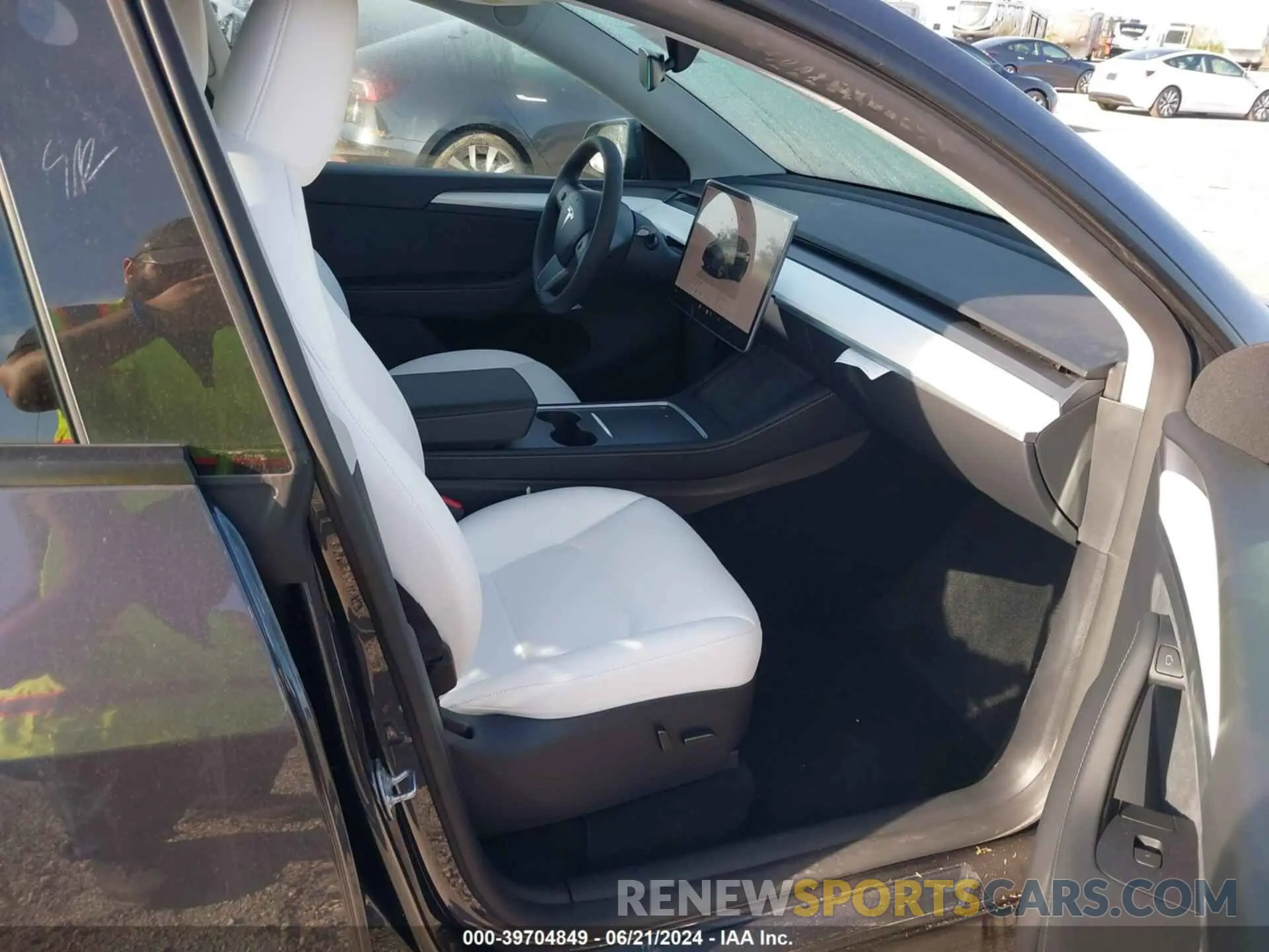 5 Photograph of a damaged car 7SAYGDEE4RA283088 TESLA MODEL Y 2024