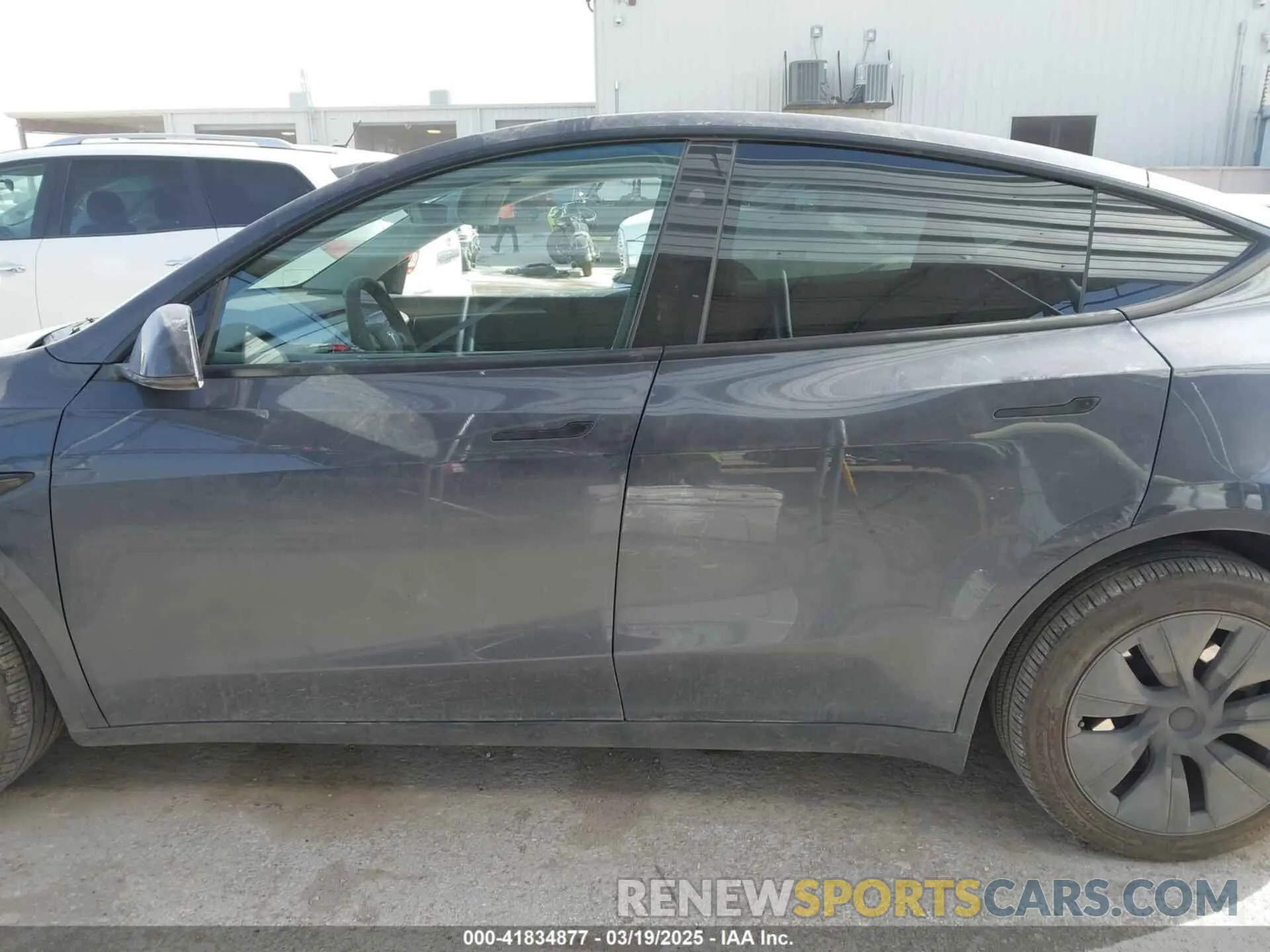 14 Photograph of a damaged car 7SAYGDEE4RA299775 TESLA MODEL Y 2024