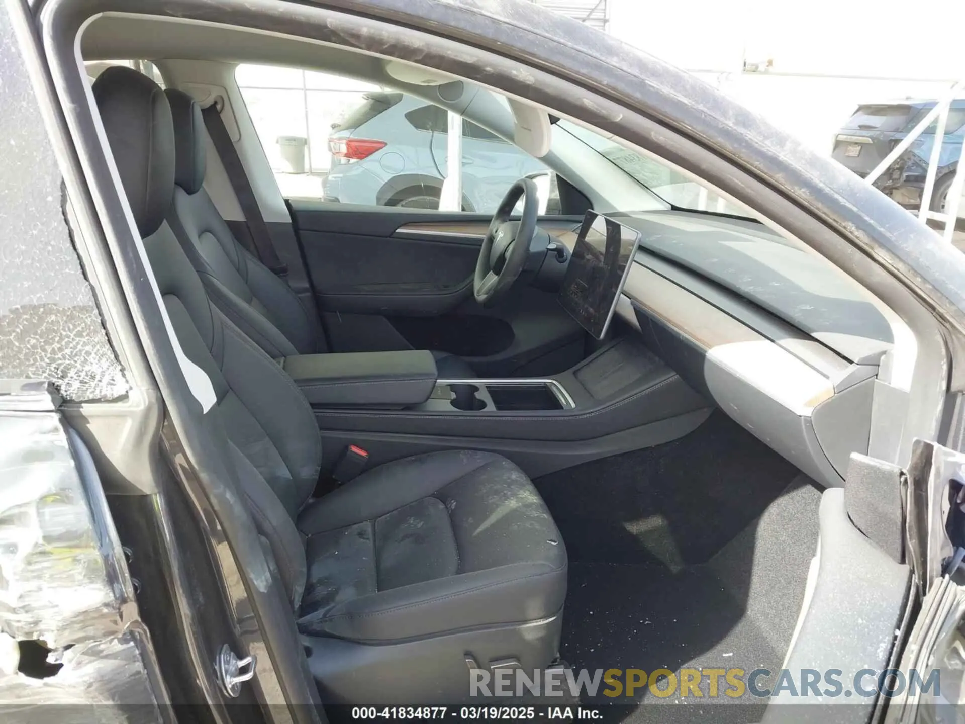 5 Photograph of a damaged car 7SAYGDEE4RA299775 TESLA MODEL Y 2024