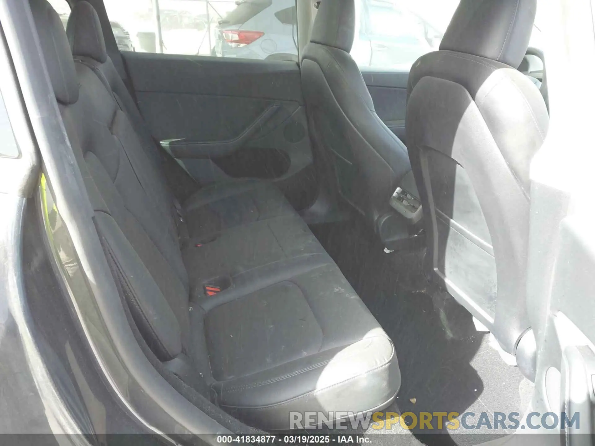 8 Photograph of a damaged car 7SAYGDEE4RA299775 TESLA MODEL Y 2024