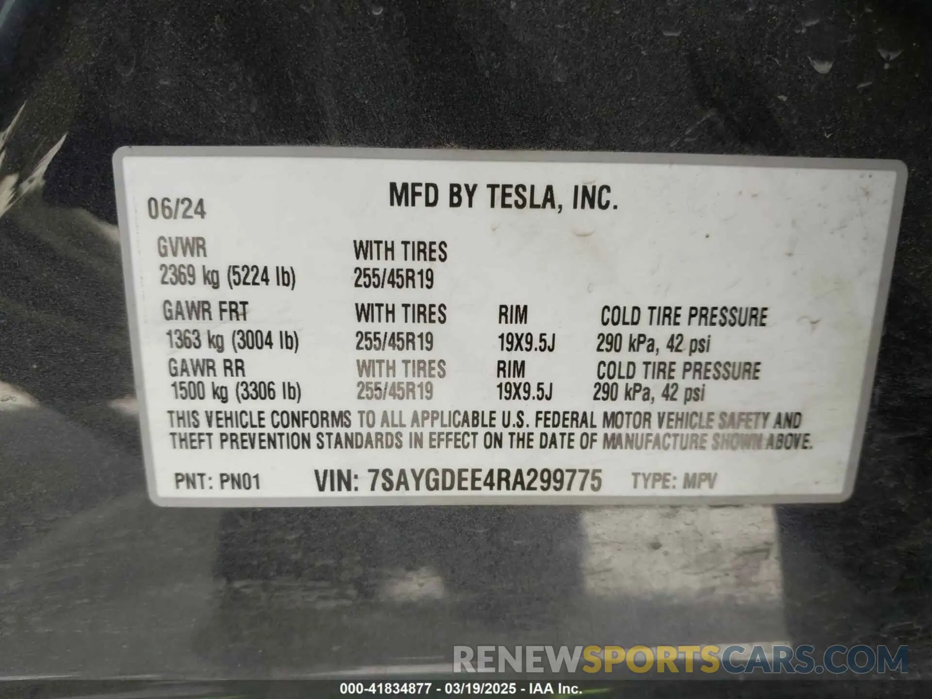 9 Photograph of a damaged car 7SAYGDEE4RA299775 TESLA MODEL Y 2024
