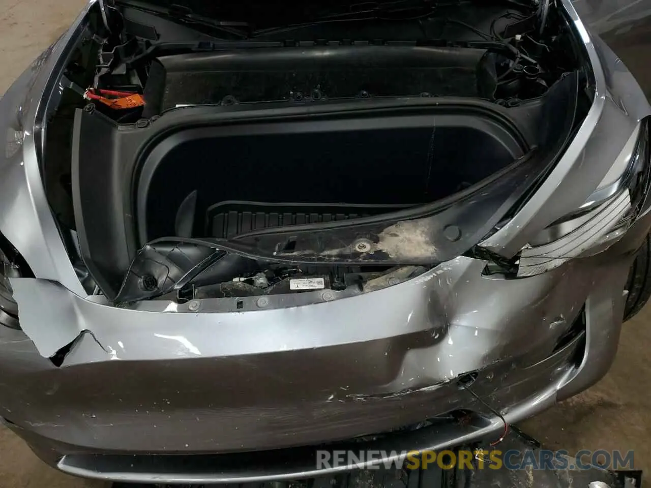 12 Photograph of a damaged car 7SAYGDEE4RA318180 TESLA MODEL Y 2024