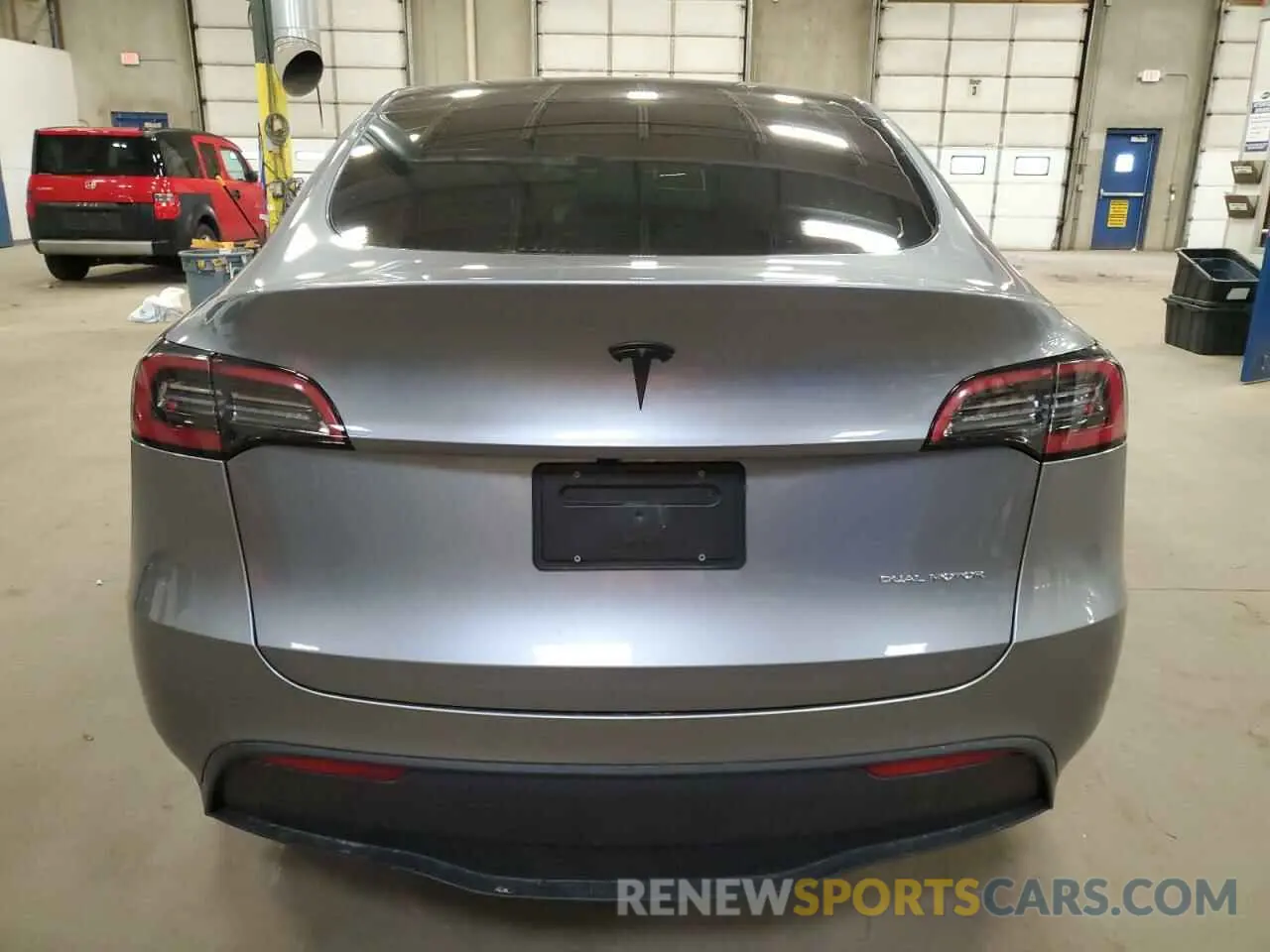 6 Photograph of a damaged car 7SAYGDEE4RA318180 TESLA MODEL Y 2024