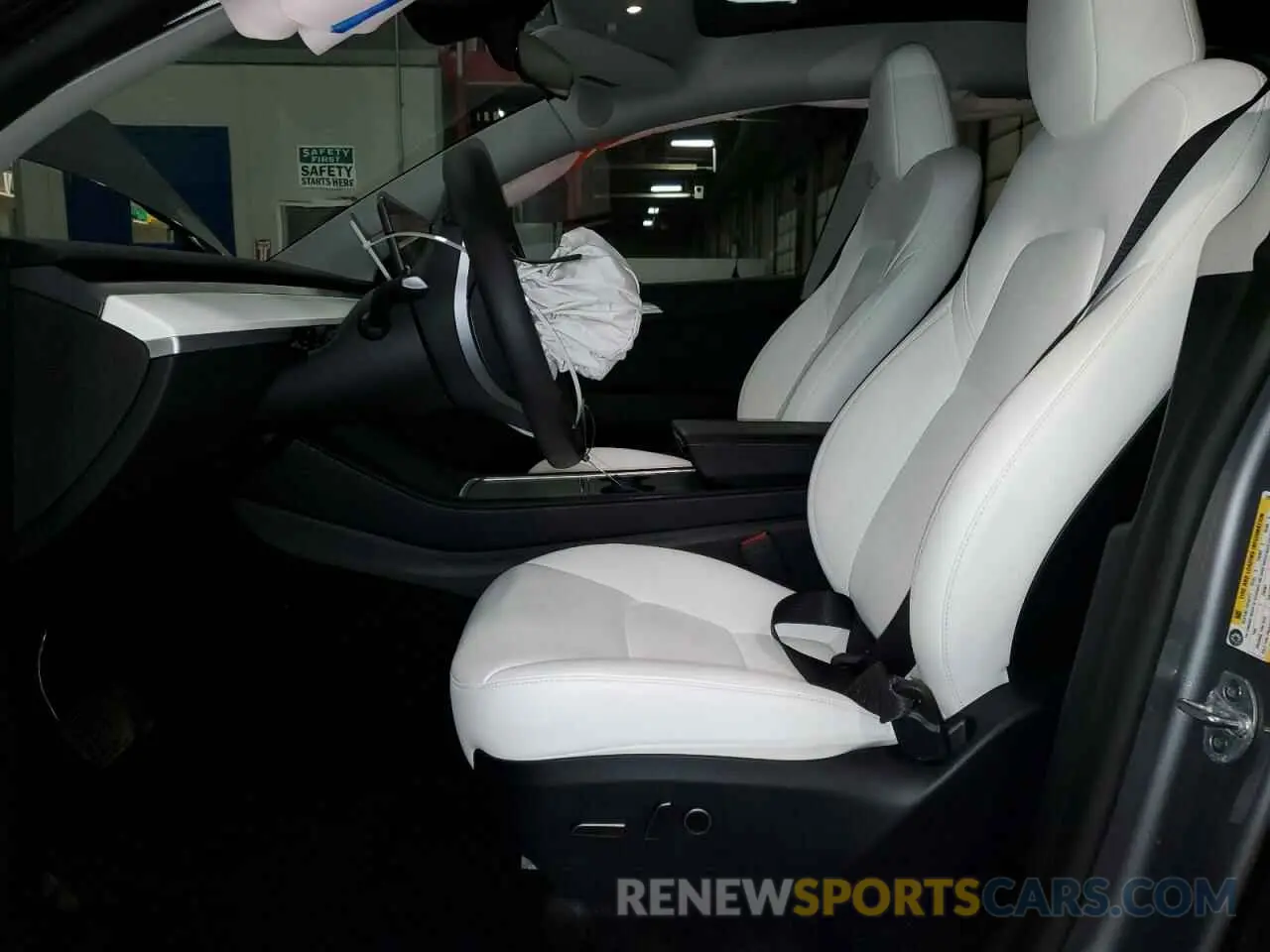 7 Photograph of a damaged car 7SAYGDEE4RA318180 TESLA MODEL Y 2024