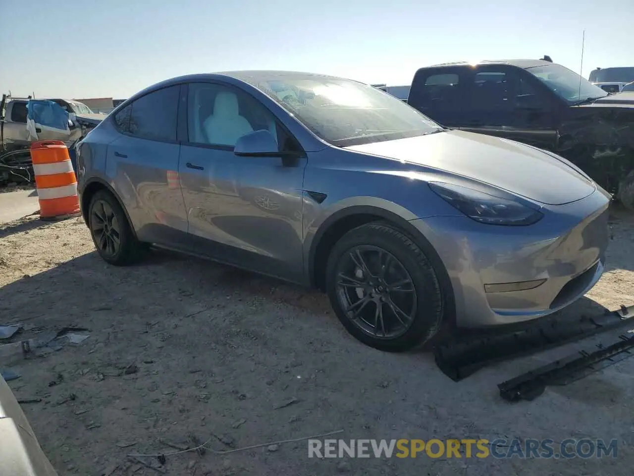 4 Photograph of a damaged car 7SAYGDEE4RA319460 TESLA MODEL Y 2024