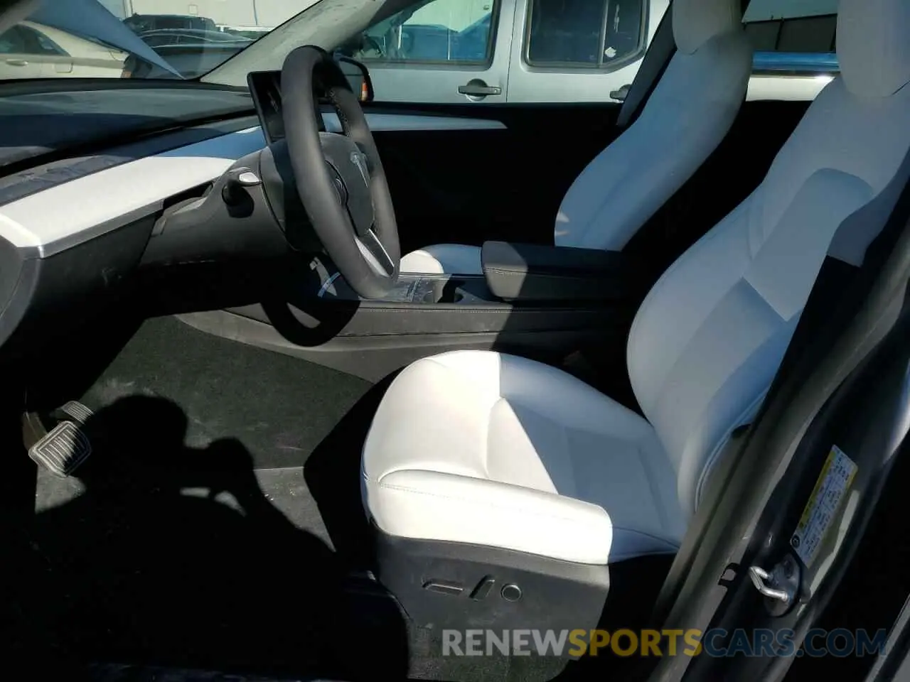7 Photograph of a damaged car 7SAYGDEE4RA319460 TESLA MODEL Y 2024