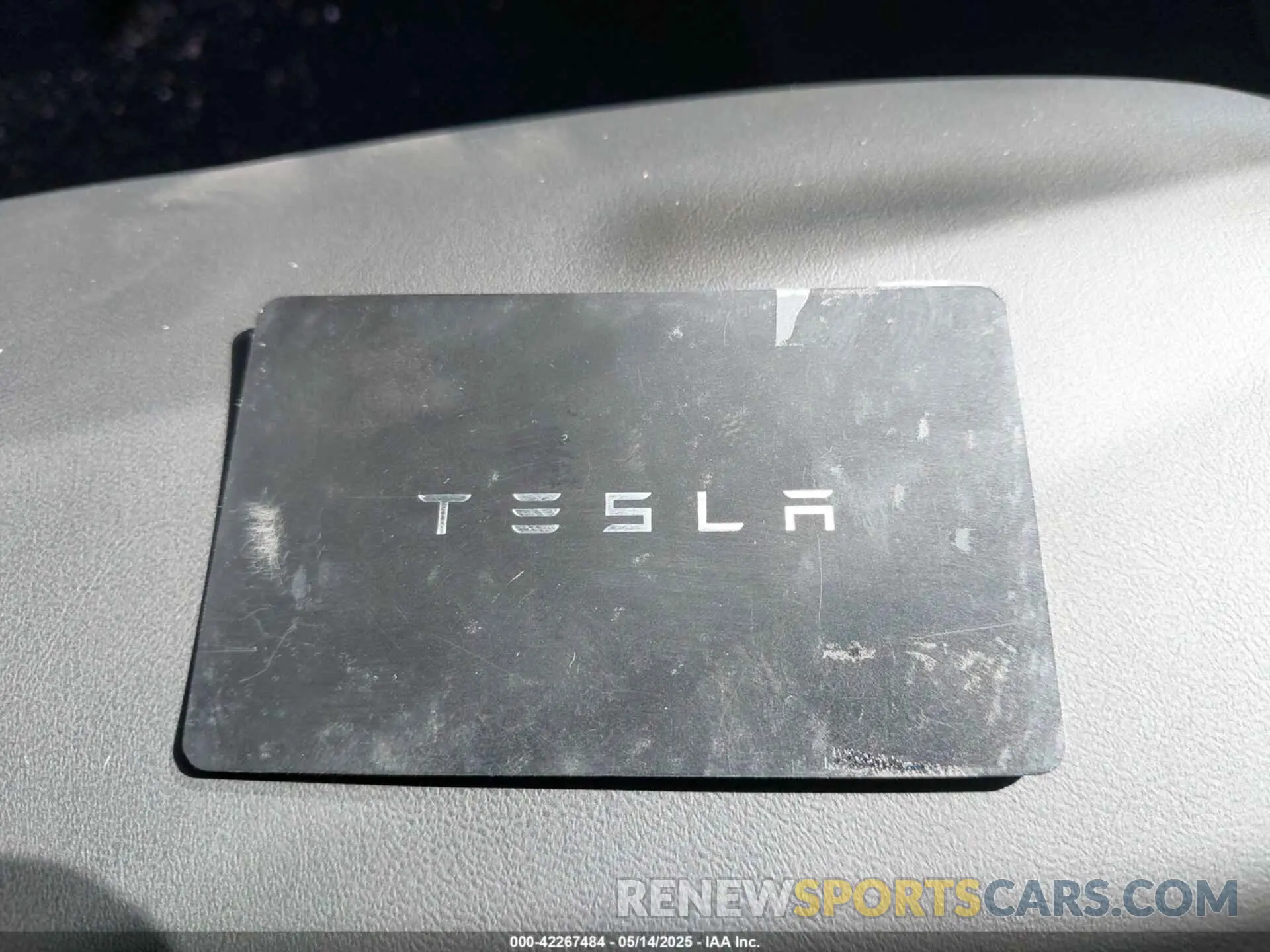 11 Photograph of a damaged car 7SAYGDEE4RA322410 TESLA MODEL Y 2024
