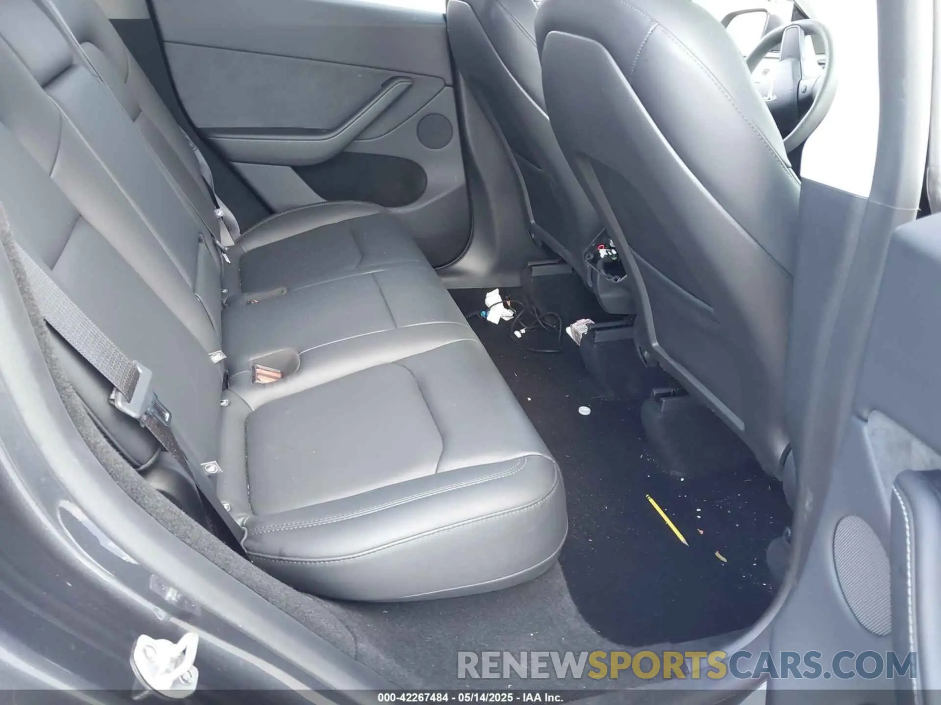 8 Photograph of a damaged car 7SAYGDEE4RA322410 TESLA MODEL Y 2024
