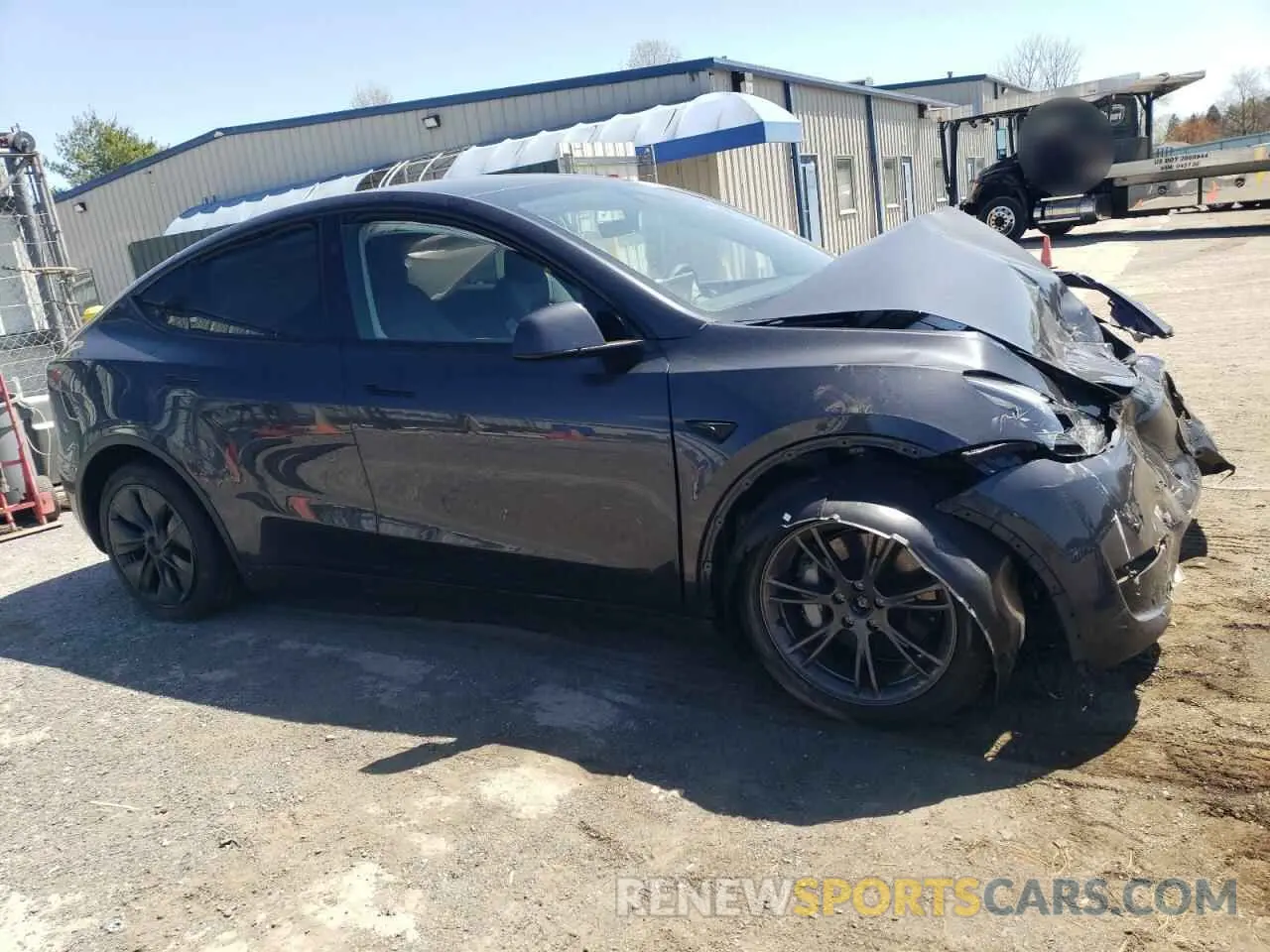 4 Photograph of a damaged car 7SAYGDEE4RA325095 TESLA MODEL Y 2024