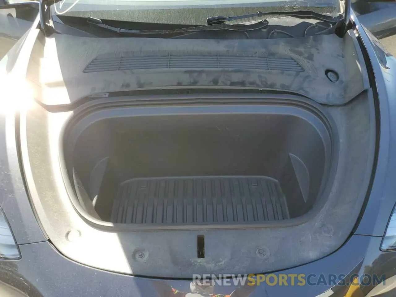 12 Photograph of a damaged car 7SAYGDEE4RF004435 TESLA MODEL Y 2024