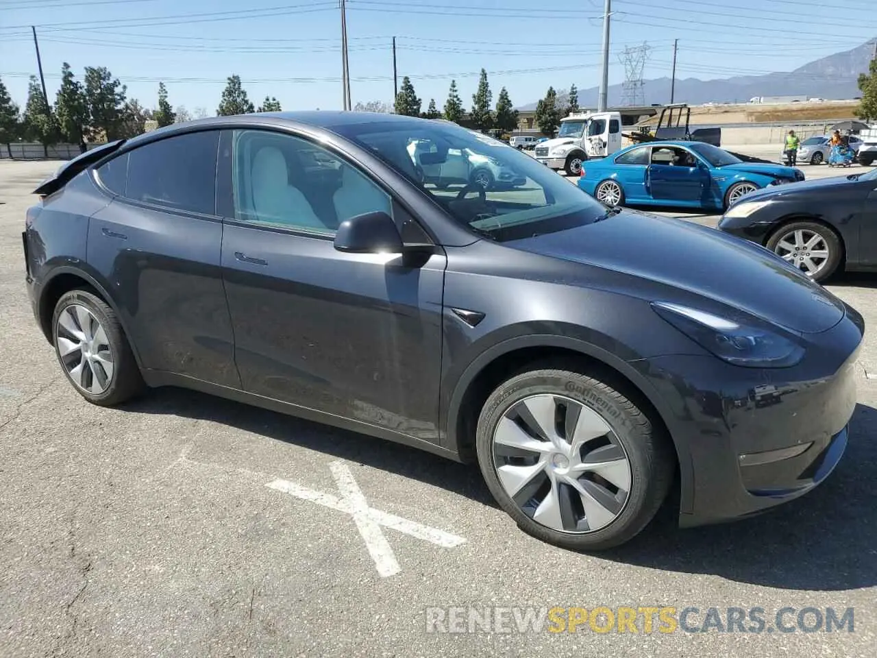 4 Photograph of a damaged car 7SAYGDEE4RF004435 TESLA MODEL Y 2024