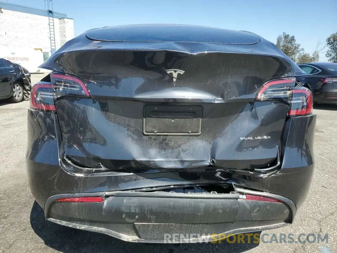6 Photograph of a damaged car 7SAYGDEE4RF004435 TESLA MODEL Y 2024