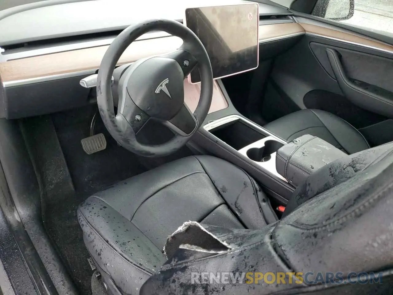 8 Photograph of a damaged car 7SAYGDEE4RF060469 TESLA MODEL Y 2024
