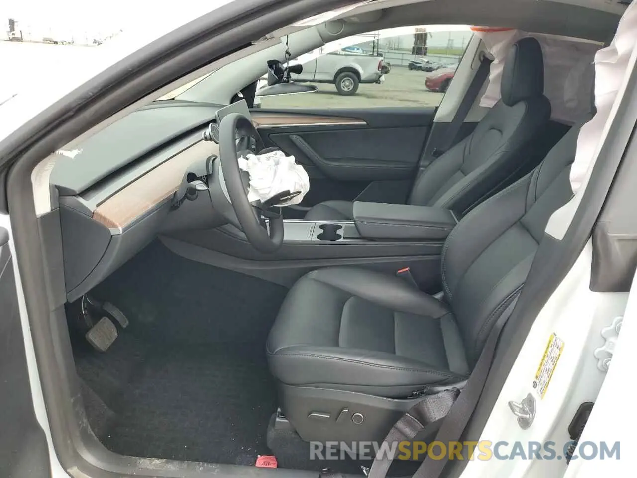 7 Photograph of a damaged car 7SAYGDEE4RF070760 TESLA MODEL Y 2024
