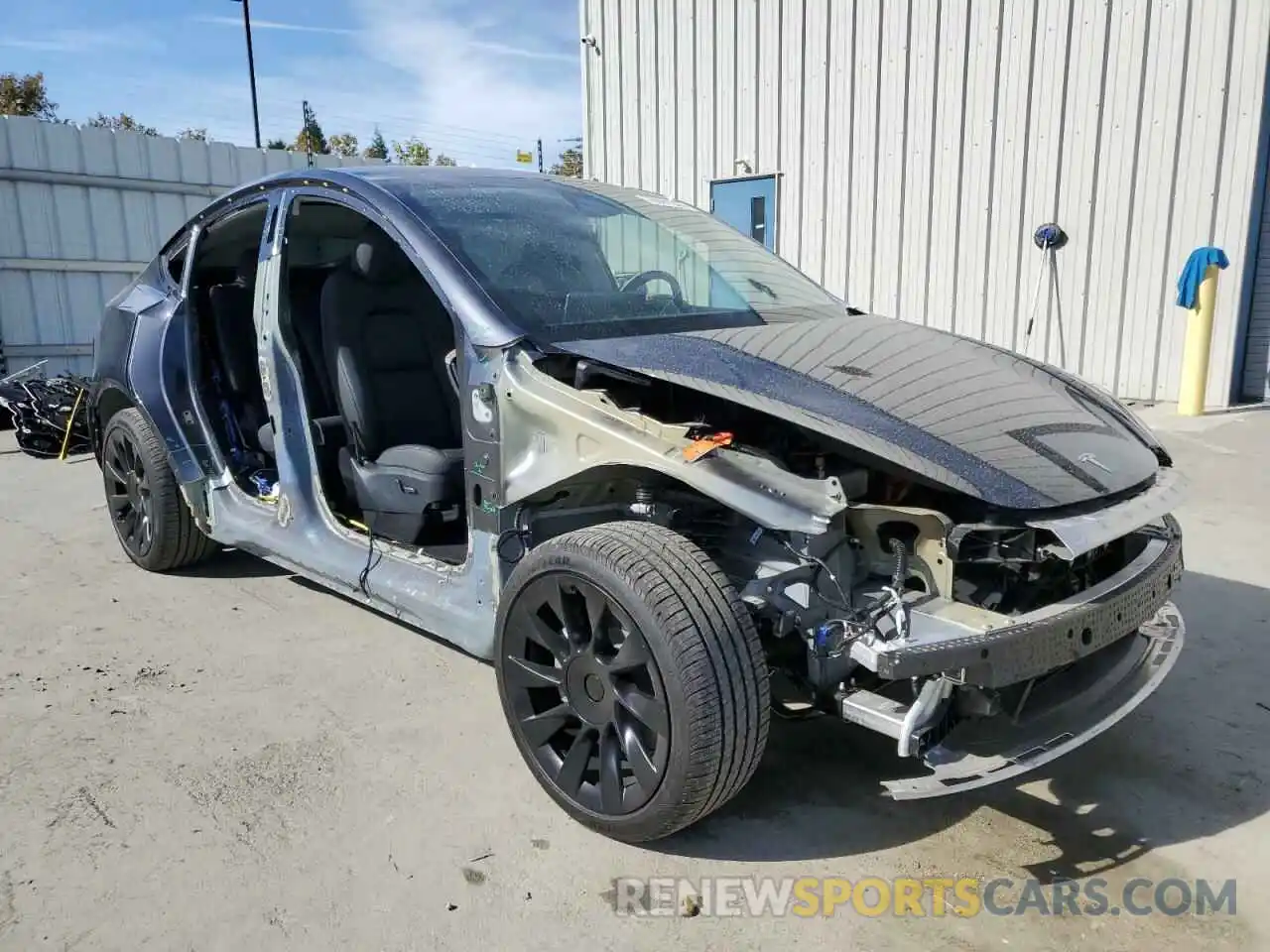 4 Photograph of a damaged car 7SAYGDEE4RF075988 TESLA MODEL Y 2024