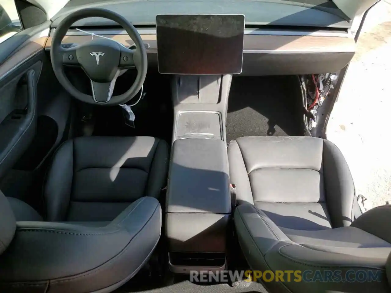 8 Photograph of a damaged car 7SAYGDEE4RF075988 TESLA MODEL Y 2024