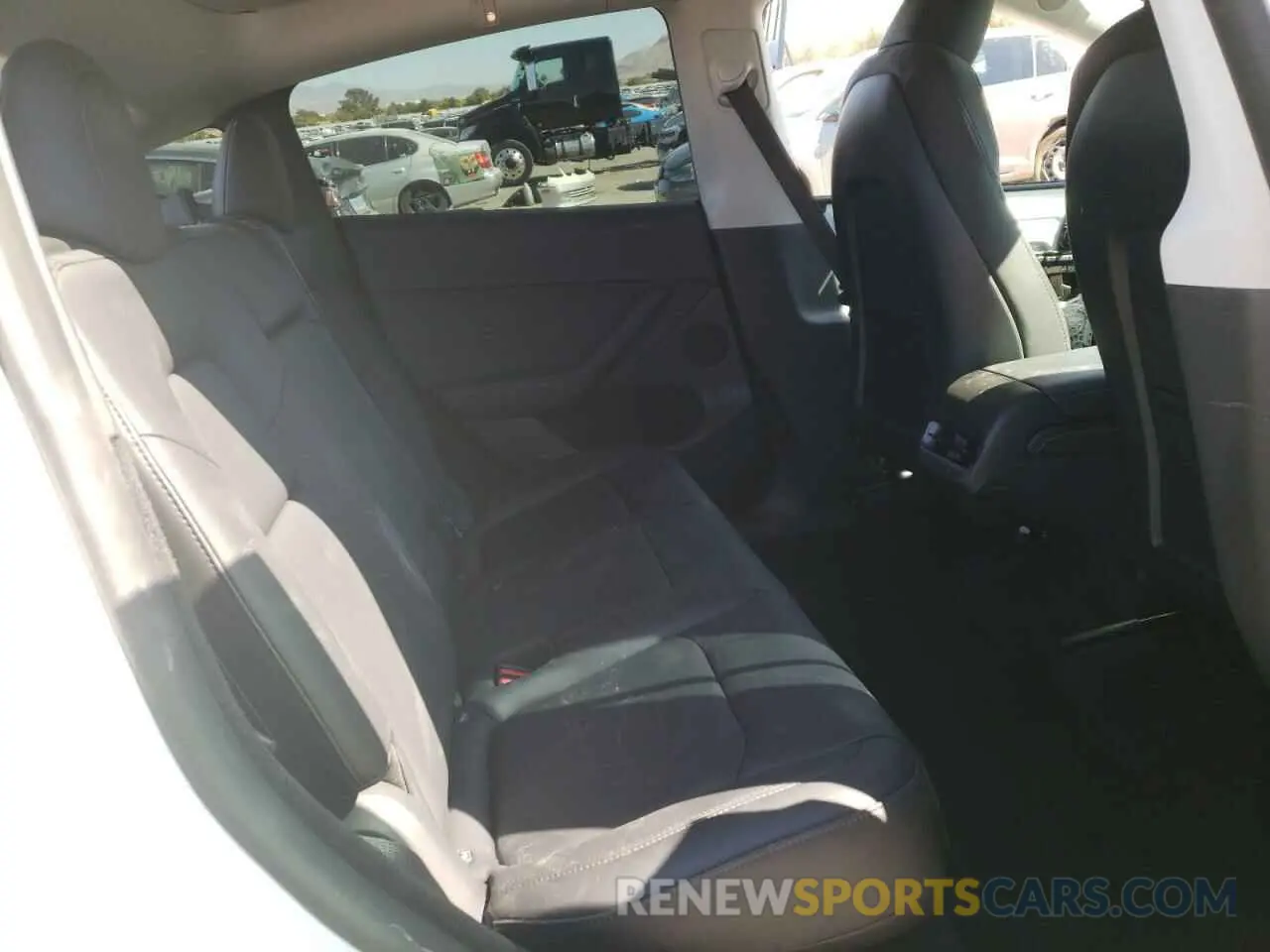10 Photograph of a damaged car 7SAYGDEE4RF077370 TESLA MODEL Y 2024