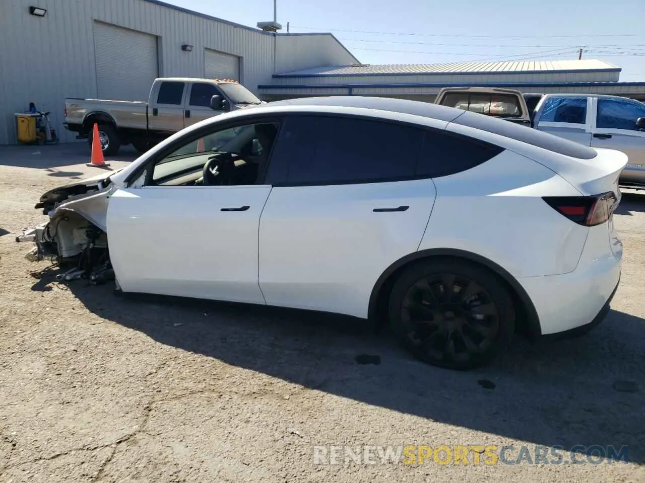 2 Photograph of a damaged car 7SAYGDEE4RF077370 TESLA MODEL Y 2024