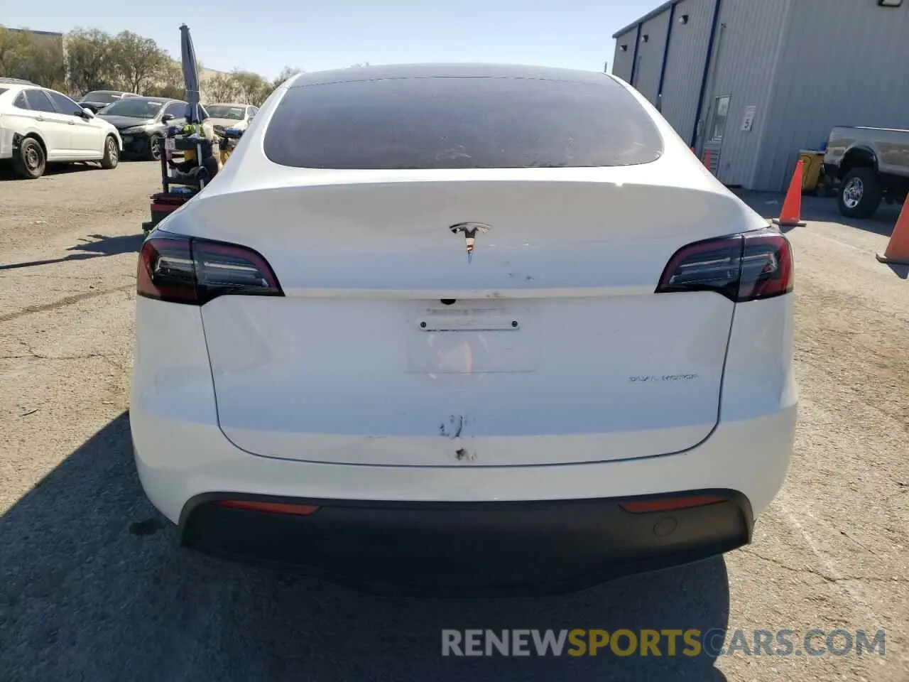 6 Photograph of a damaged car 7SAYGDEE4RF077370 TESLA MODEL Y 2024