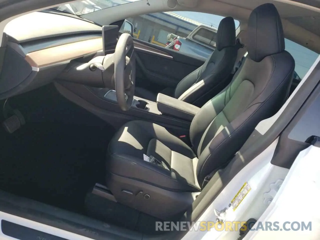7 Photograph of a damaged car 7SAYGDEE4RF077370 TESLA MODEL Y 2024