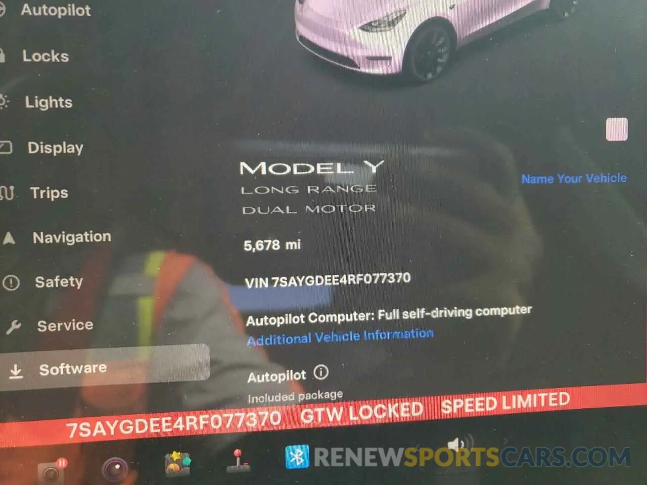 9 Photograph of a damaged car 7SAYGDEE4RF077370 TESLA MODEL Y 2024