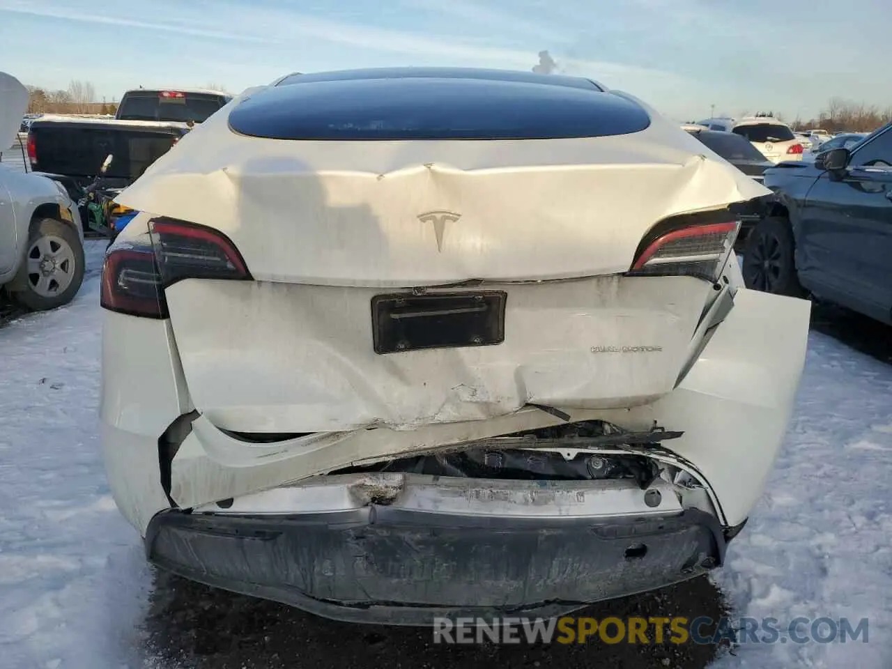 6 Photograph of a damaged car 7SAYGDEE4RF079118 TESLA MODEL Y 2024