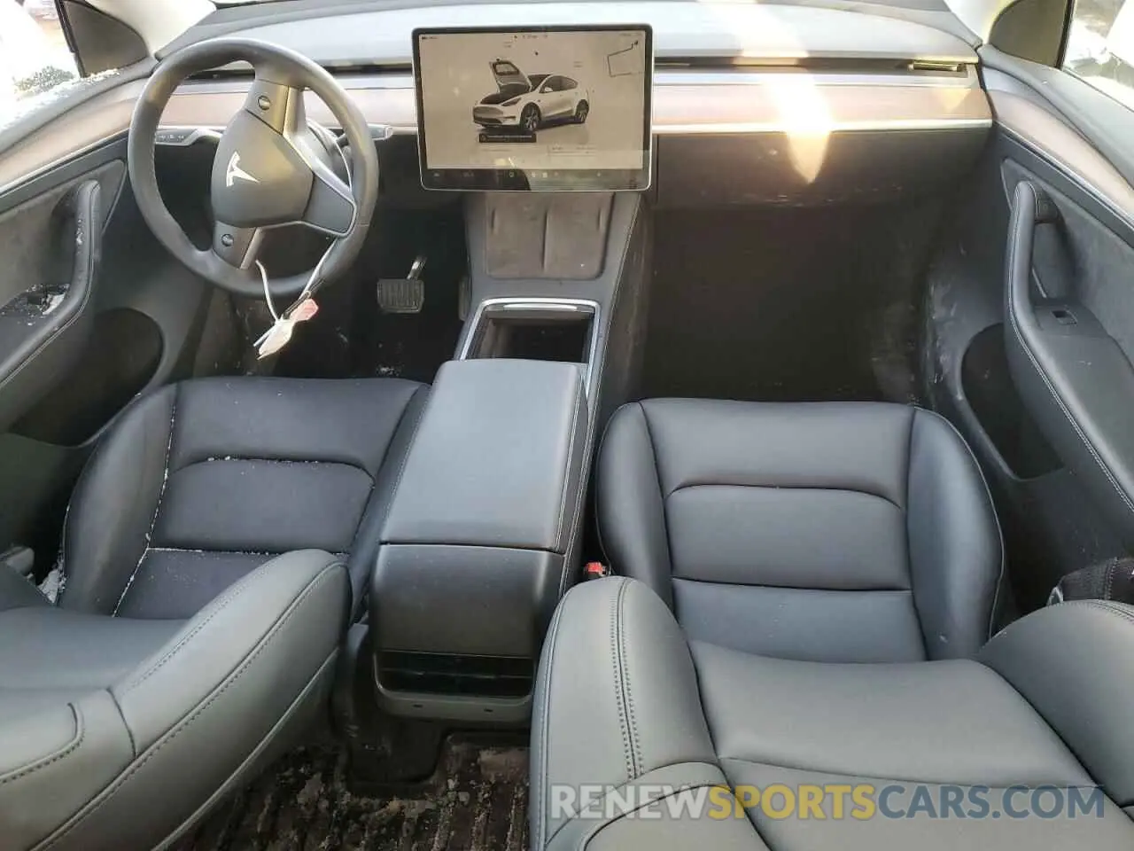 8 Photograph of a damaged car 7SAYGDEE4RF079118 TESLA MODEL Y 2024