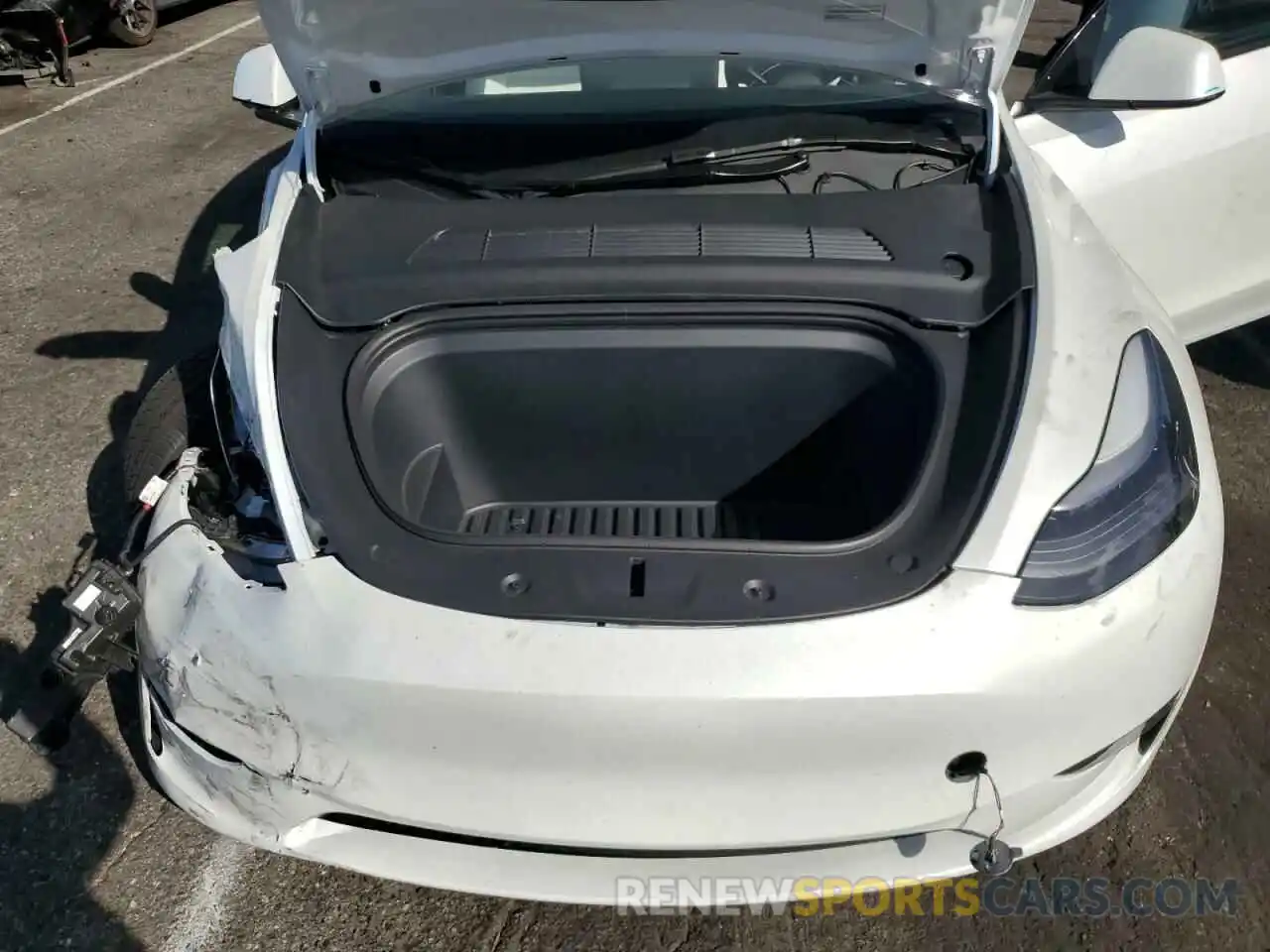 12 Photograph of a damaged car 7SAYGDEE4RF128933 TESLA MODEL Y 2024